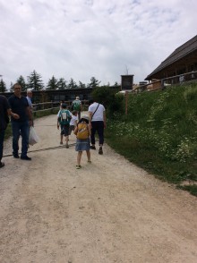 次にMt. San Vigilioへ。ここのオーナーは色々こだわっていて、静かな場所を確保するため山道を作らず小さなロープ―ウェイだけにしている。