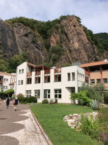 研修1日目は移動で終わり、2日目はメラーノ(Merano)の近くのラーナ(Lana)へ移動。ワイナリーライムブルグ(Laimburg)に到着。
