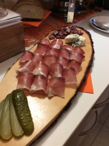 メラーノのホテルの朝食。スペックやカミンウルツ(奥の■いサラミ)がふんだんにある。