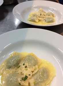 18年10月/パスタ:
シュルツクラプフェン、リピエノは伝統的なほうれん草とチーズで