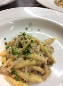 18年9月/パスタ:
シュフヌーデルン(細長いパスタ)