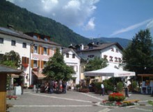 三輪シェフの修業先のレストラン「Pichler」のあった町、Rio di Pusteria。
ここはその町の広場。
夏祭りにはここに露天が並びます。